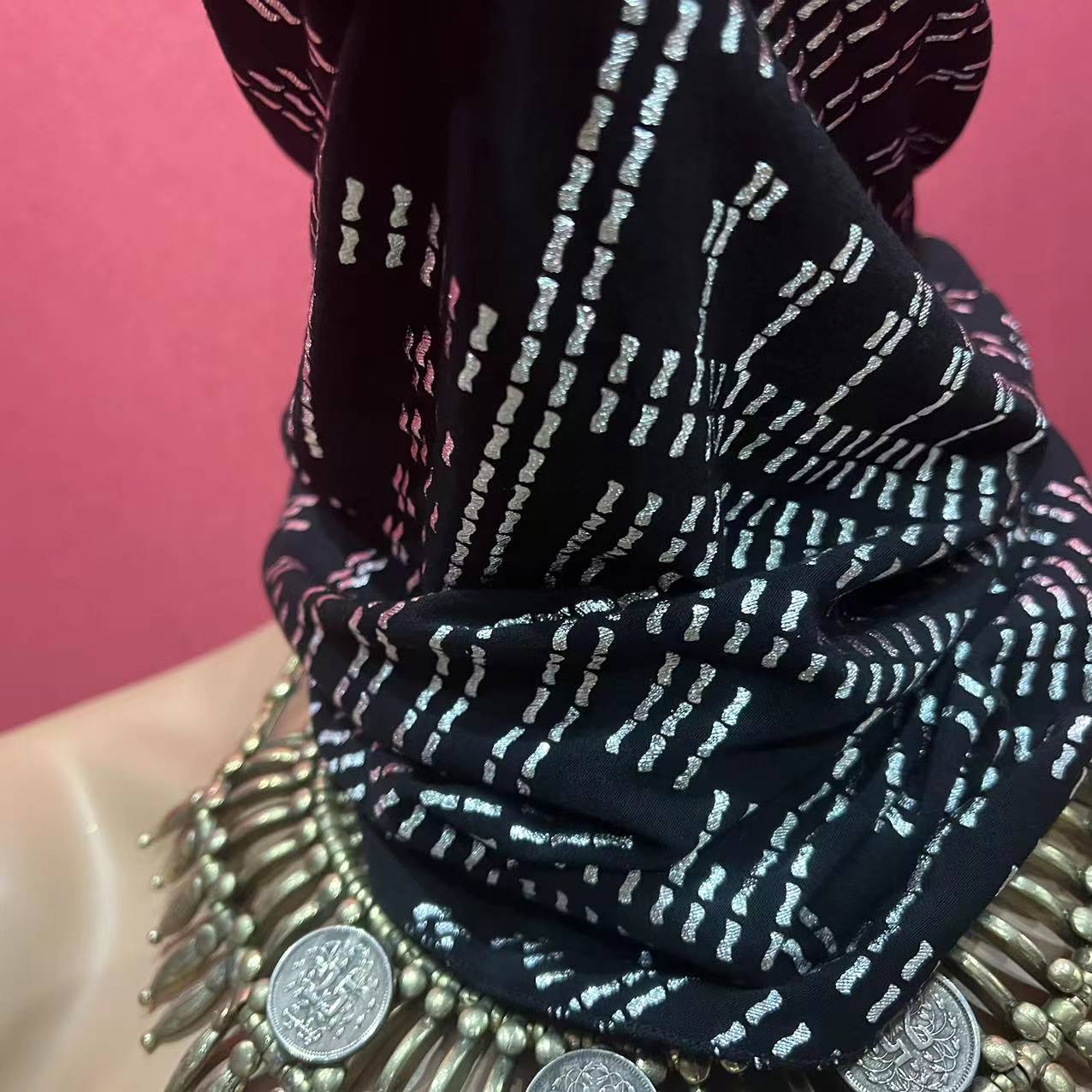 Printed hot gold four-square scarf scarf can be a face scarf