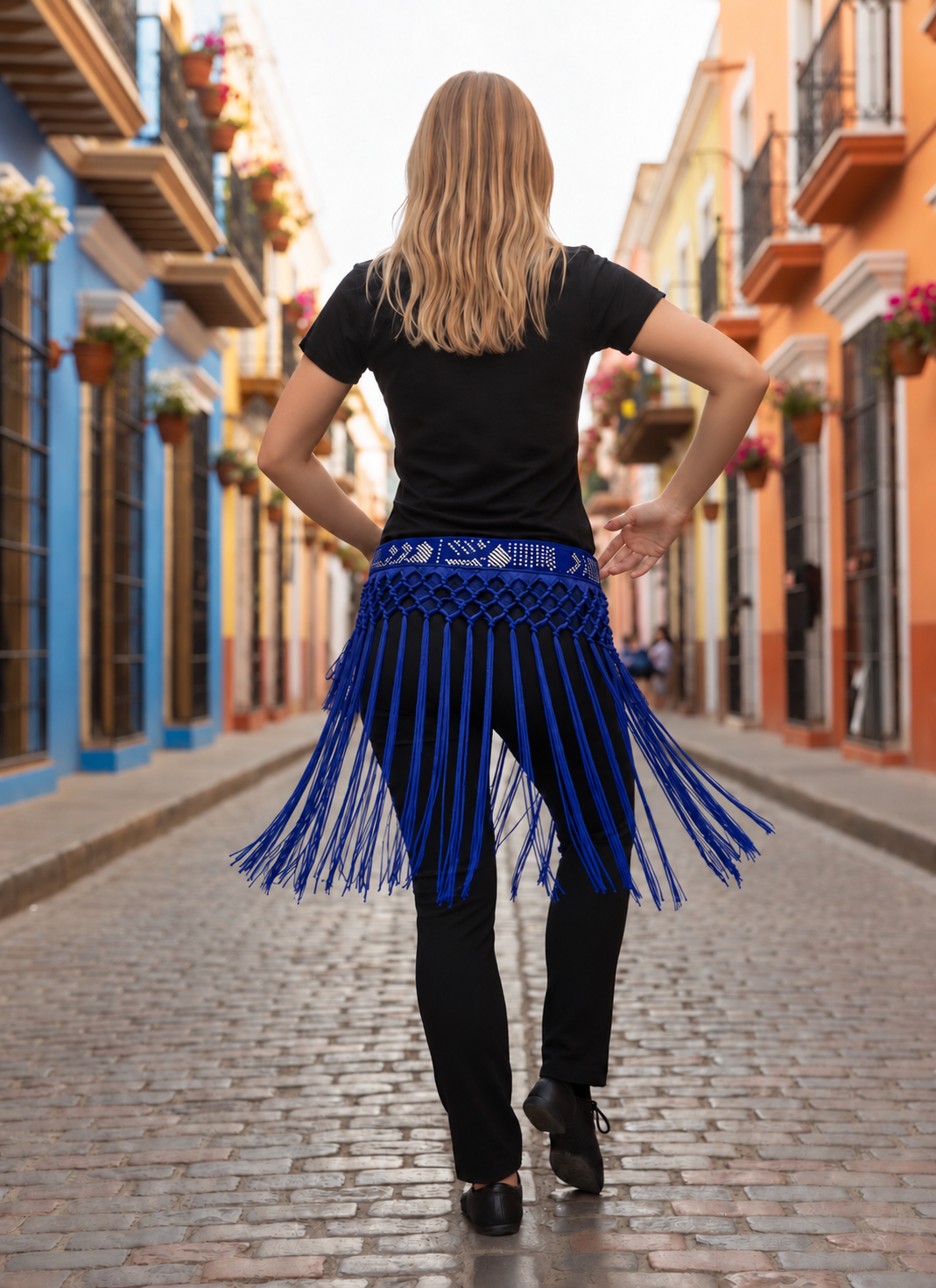 Handmade high-waisted scarf, dance-style high-waisted towel, equipped with 50-centimeter tassels and four rows of knots. The finished length is 38 centimeters. When rotated, it presents a rich and fashionable tassel effect.