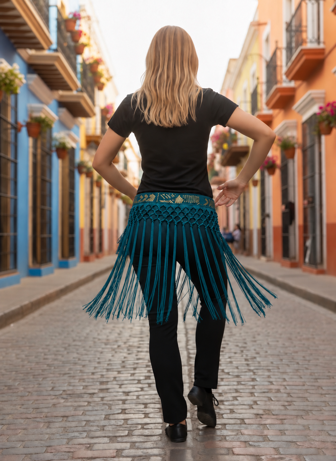 Handmade high-waisted scarf, dance-style high-waisted towel, equipped with 50-centimeter tassels and four rows of knots. The finished length is 38 centimeters. When rotated, it presents a rich and fashionable tassel effect.