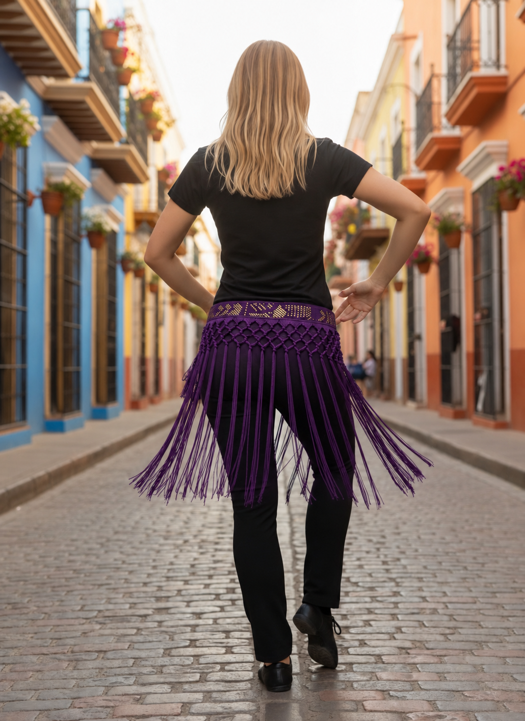 Handmade high-waisted scarf, dance-style high-waisted towel, equipped with 50-centimeter tassels and four rows of knots. The finished length is 38 centimeters. When rotated, it presents a rich and fashionable tassel effect.